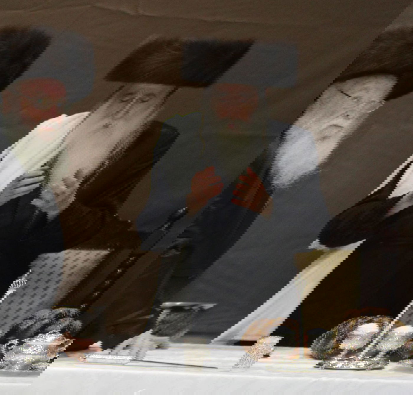 האדמו"ר ממכנובקא חילק 'פרנסה ברויט'