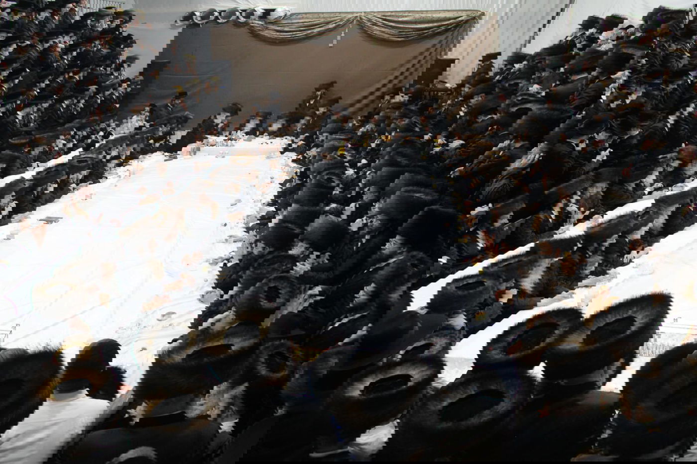 האדמו"ר ממכנובקא חילק 'פרנסה ברויט'