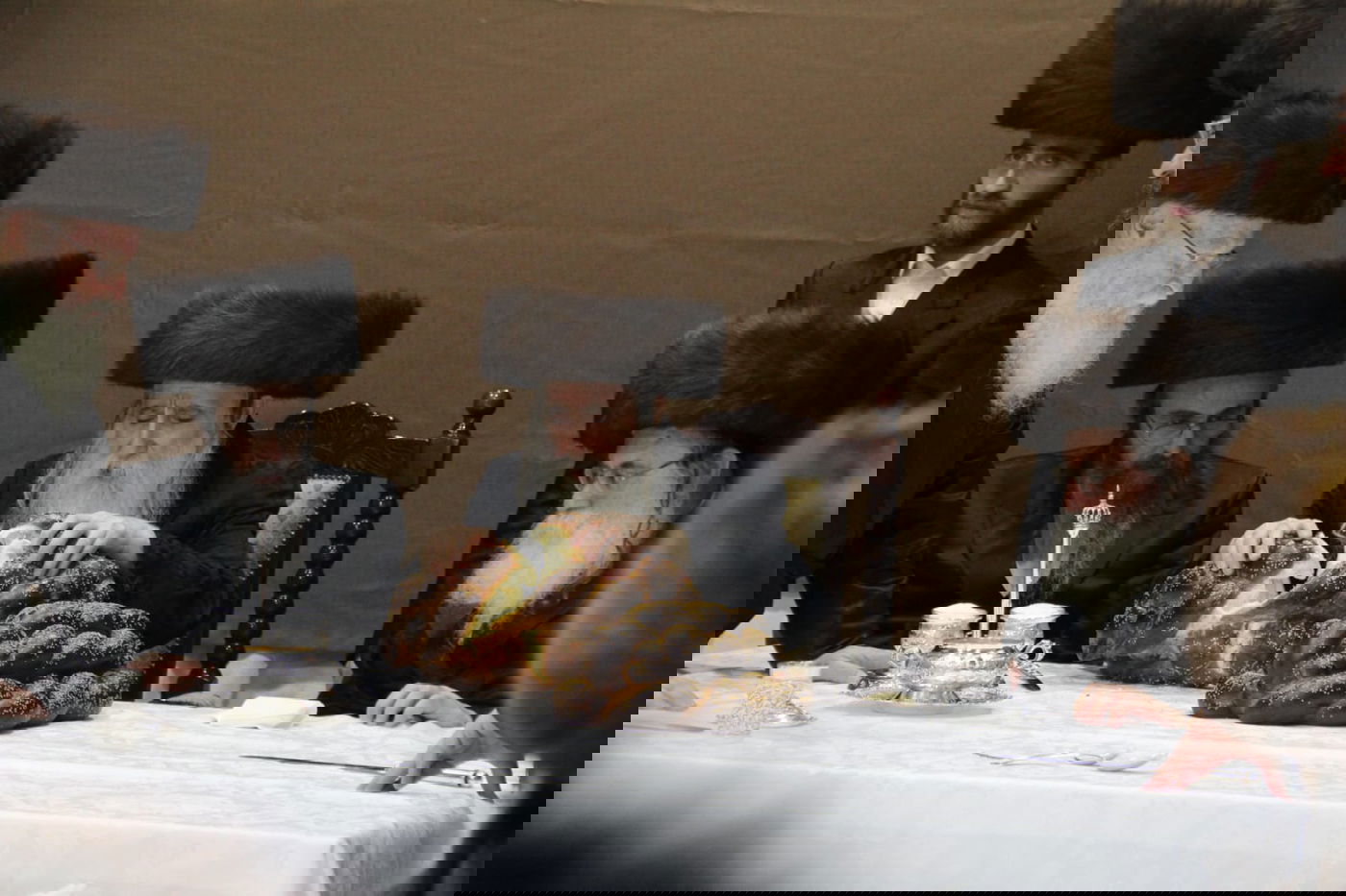 האדמו"ר ממכנובקא חילק 'פרנסה ברויט'