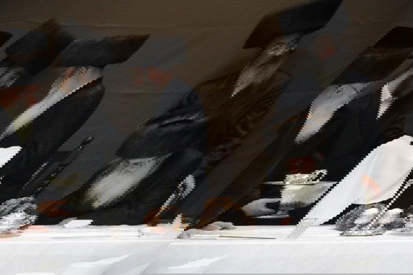 האדמו"ר ממכנובקא חילק 'פרנסה ברויט'