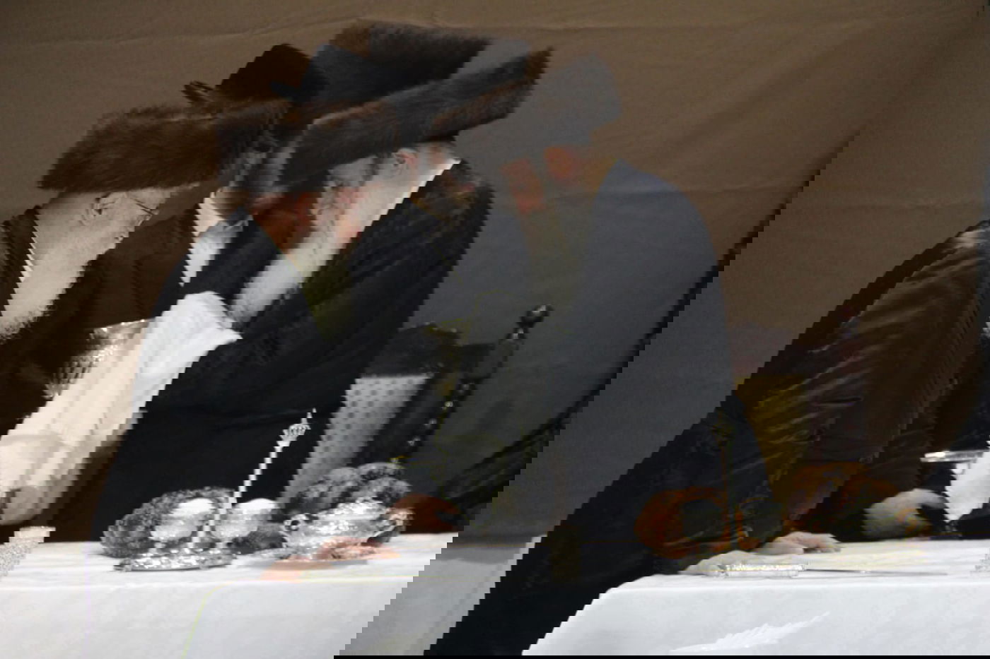 האדמו"ר ממכנובקא חילק 'פרנסה ברויט'