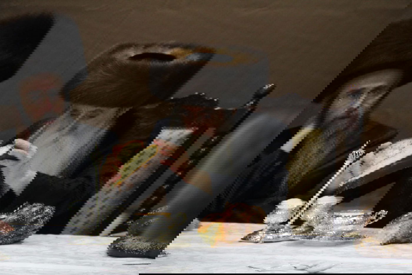 האדמו"ר ממכנובקא חילק 'פרנסה ברויט'