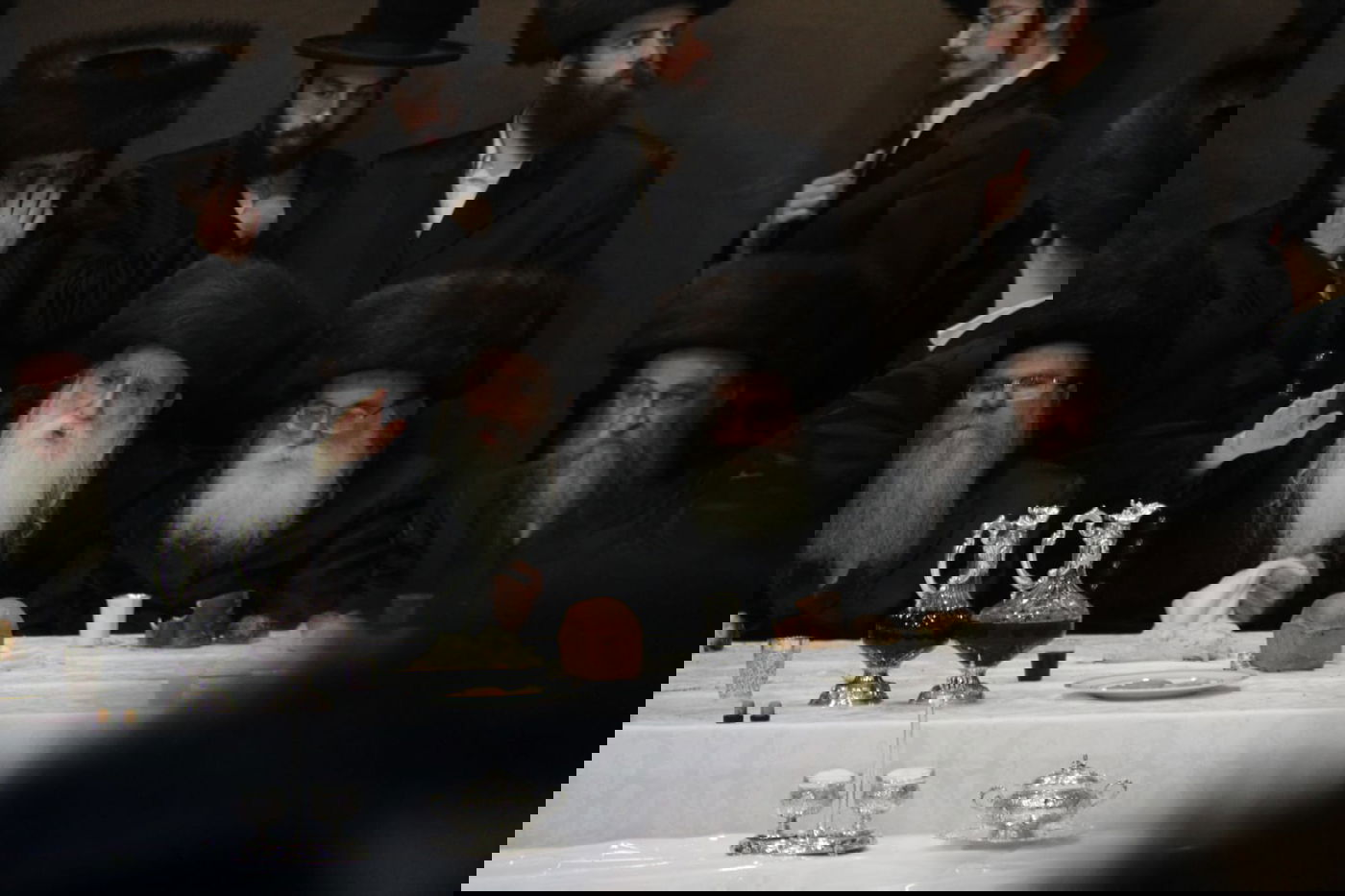 האדמו"ר ממכנובקא חילק 'פרנסה ברויט'