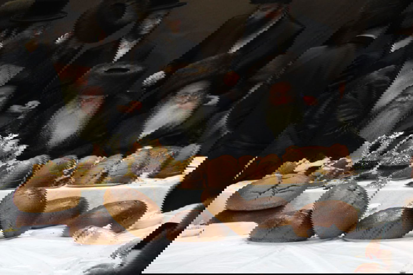 האדמו"ר ממכנובקא חילק 'פרנסה ברויט'