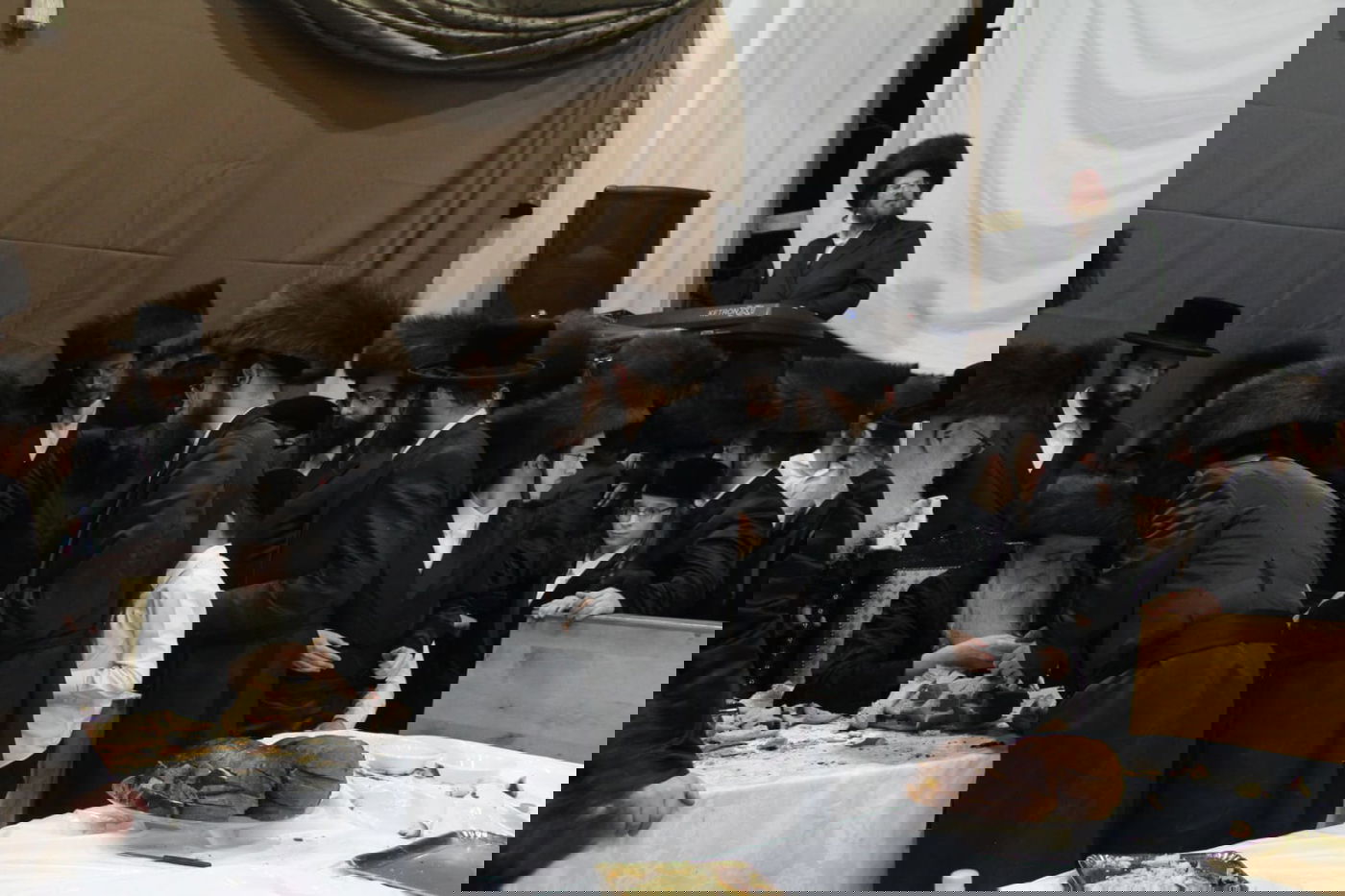 האדמו"ר ממכנובקא חילק 'פרנסה ברויט'