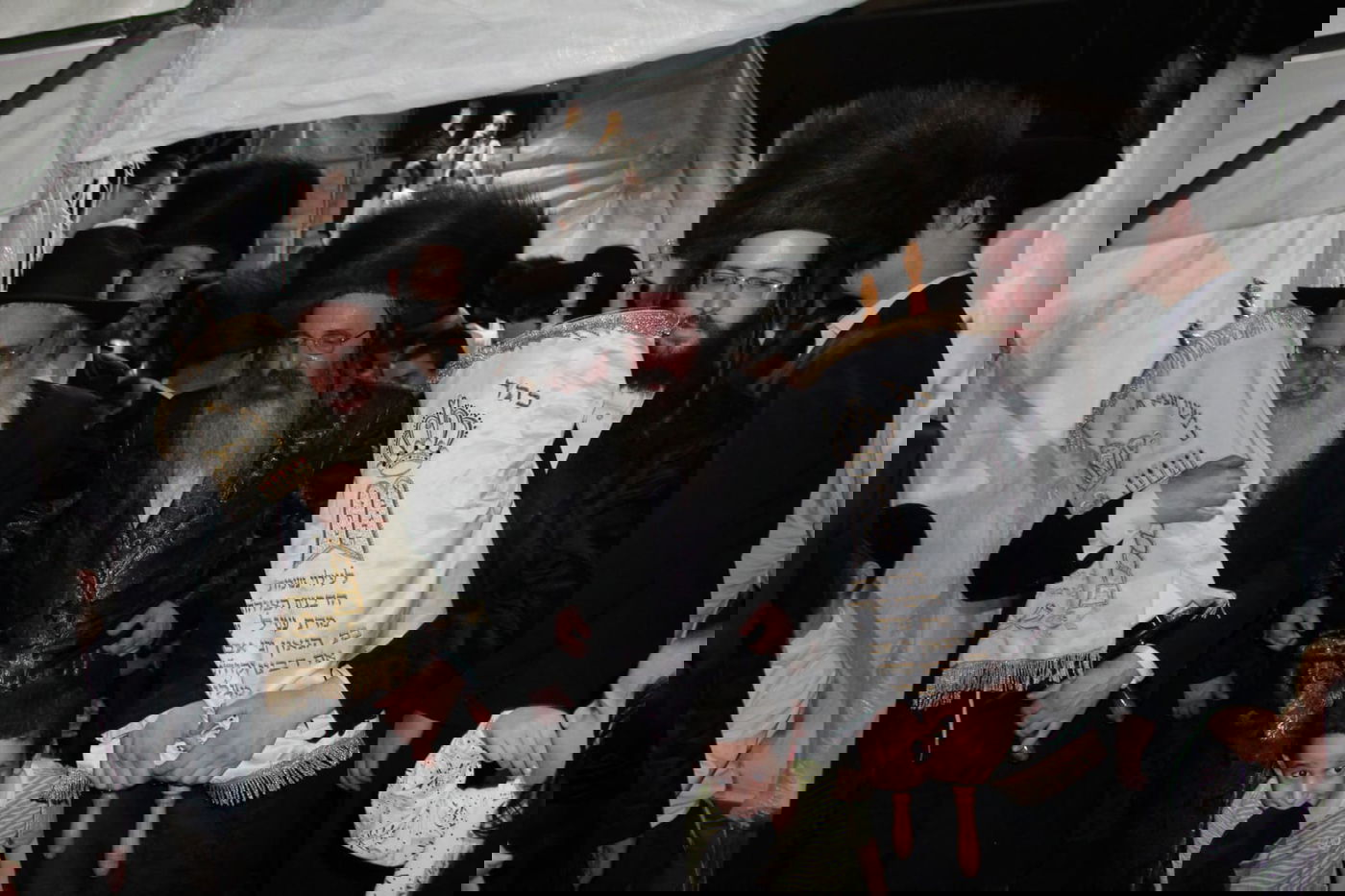 מעמד הכנסת ס"ת ושמחת בית השואבה בזוטשקא-אמסנא