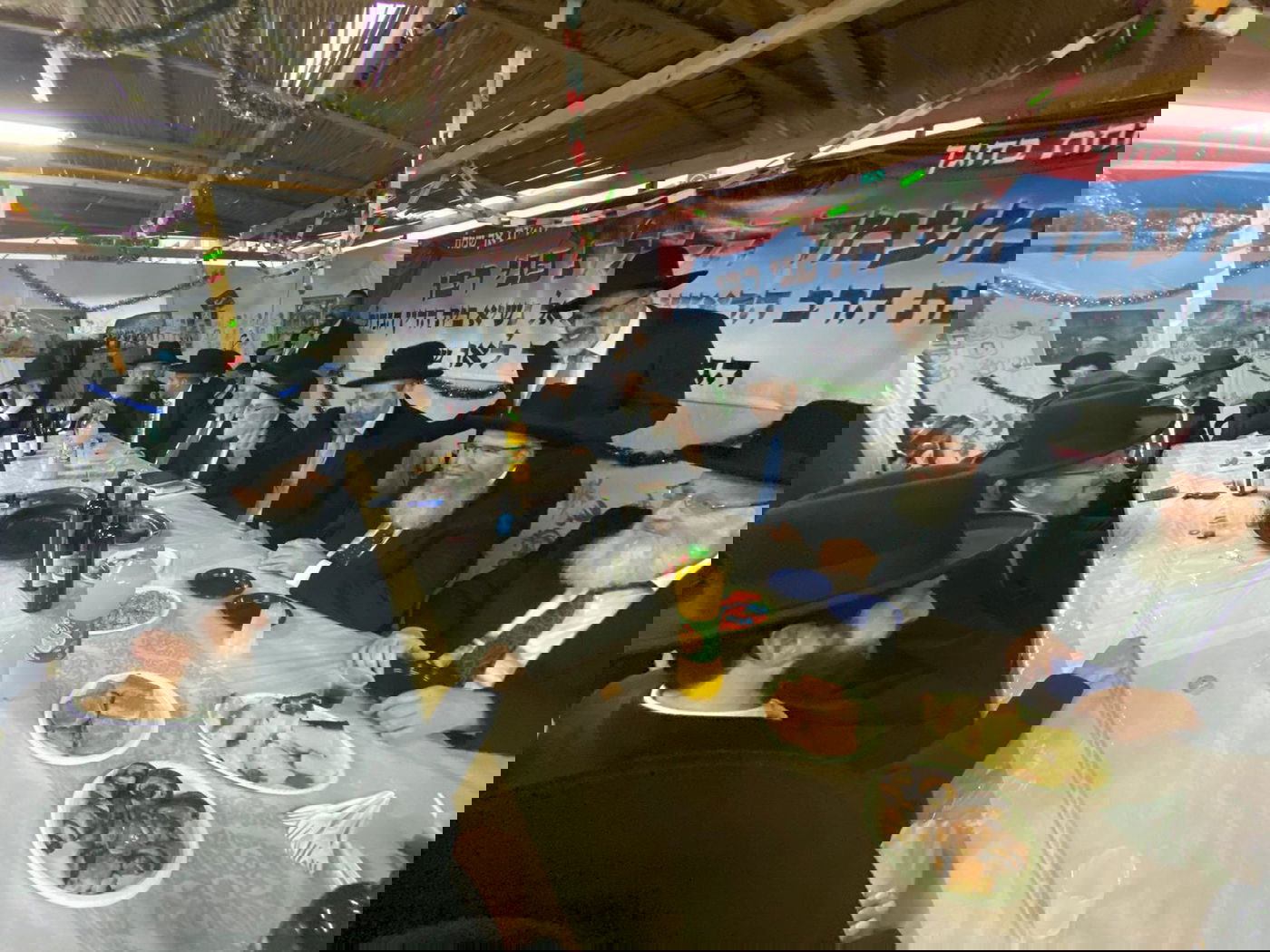 דיינים ורבני ערים בסוכת הרב הראשי הגר"ד לאו