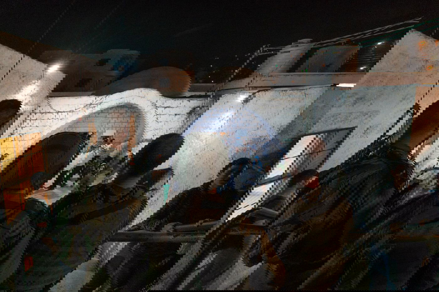 1,350 מתפללים נכנסו הלילה לקבר יוסף