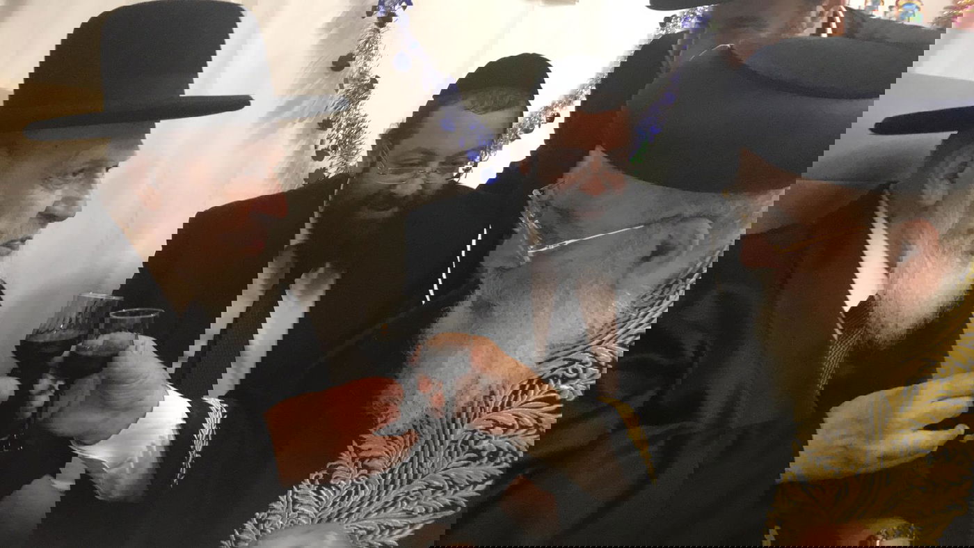 תיעוד: הראשון לציון הגר"ש עמאר בסוכת נשיא המועצת הגר"ש כהן