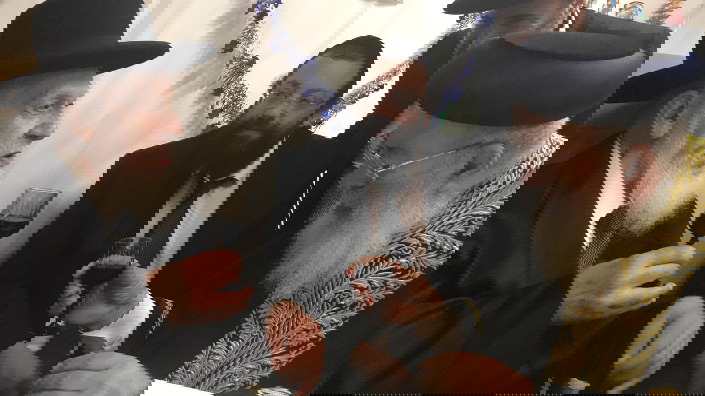 תיעוד: הראשון לציון הגר"ש עמאר בסוכת נשיא המועצת הגר"ש כהן