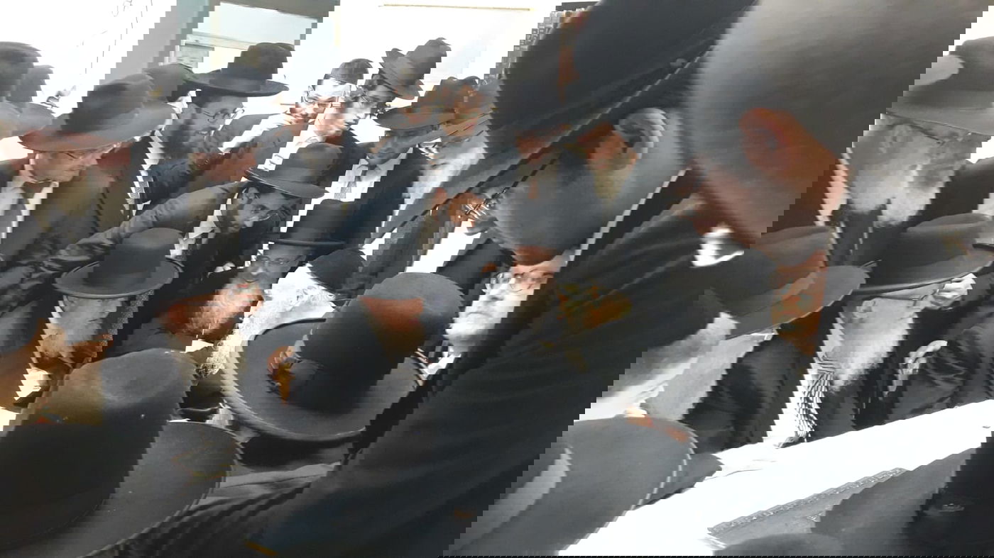 ביקור נדיר: הגרב"מ אזרחי בסוכת הגרמ"ד סולובייצ'יק