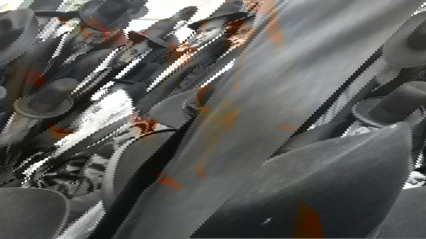 ביקור נדיר: הגרב"מ אזרחי בסוכת הגרמ"ד סולובייצ'יק