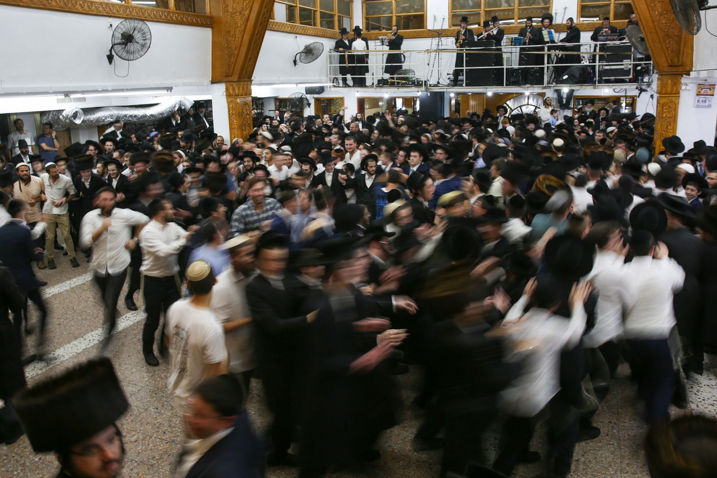 תיעוד סוחף: שמחת בית השואבה ב'קרלין סטולין'