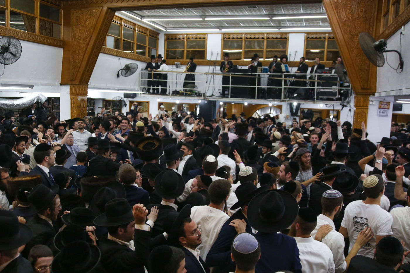 תיעוד סוחף: שמחת בית השואבה ב'קרלין סטולין'