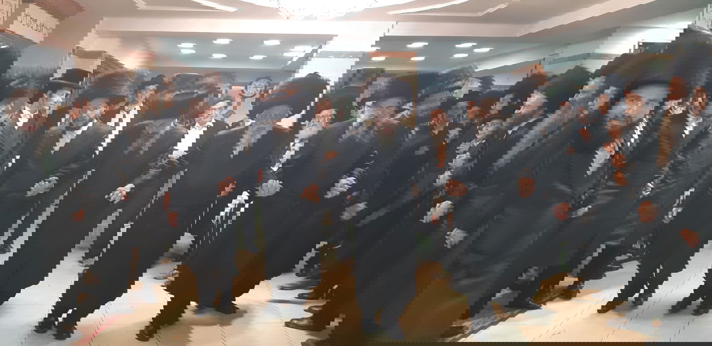 זקן אדמו"רי רוז'ין בשמחת בית השואבה