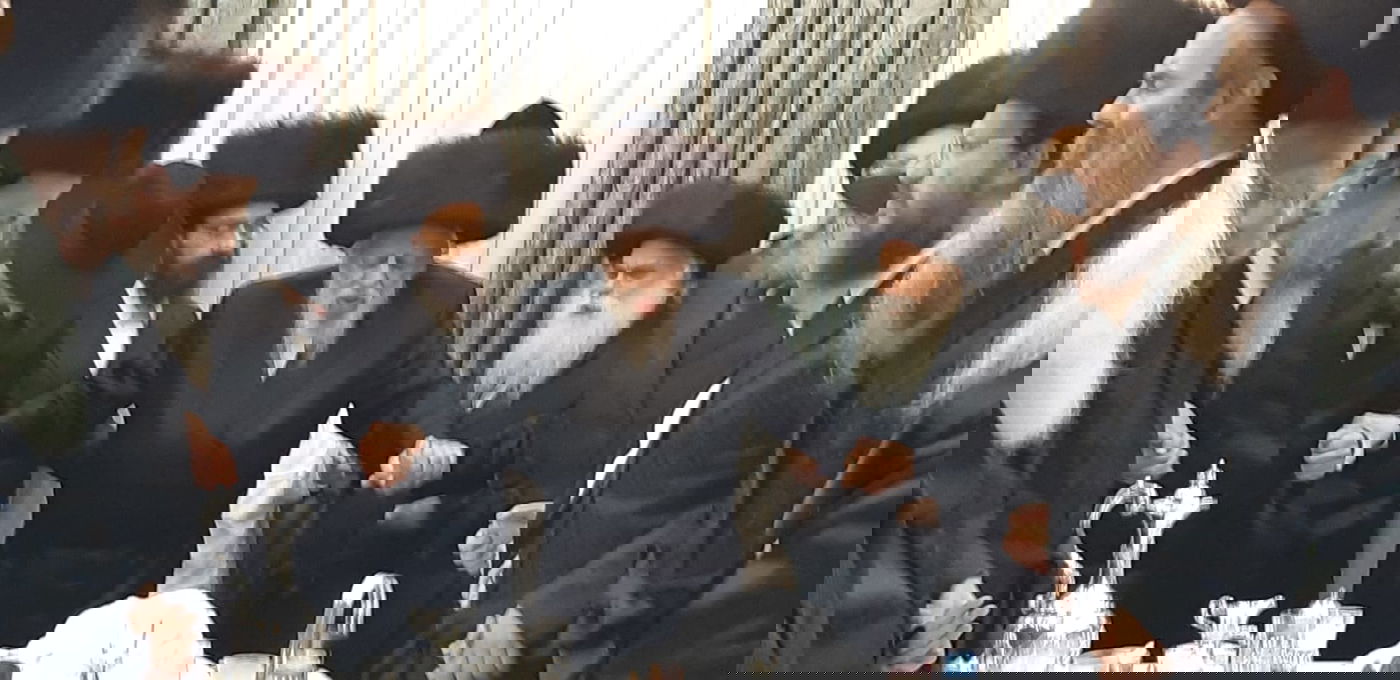 זקן אדמו"רי רוז'ין בשמחת בית השואבה