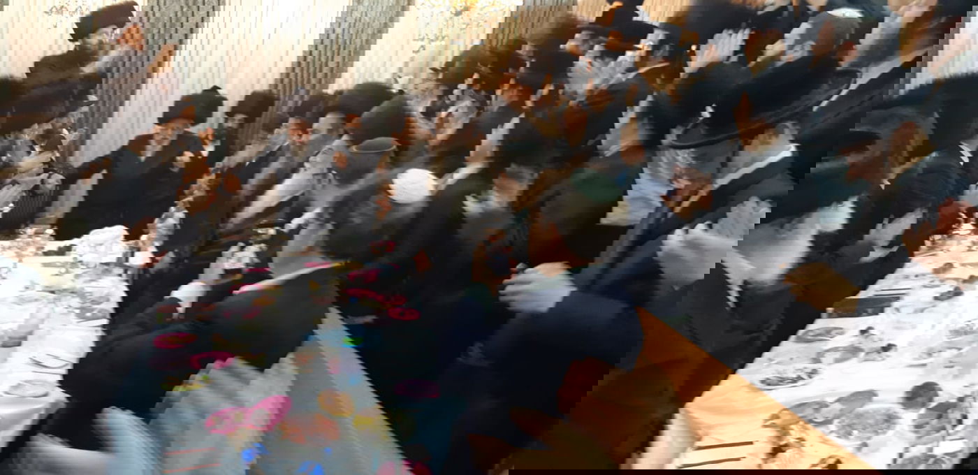 זקן אדמו"רי רוז'ין בשמחת בית השואבה