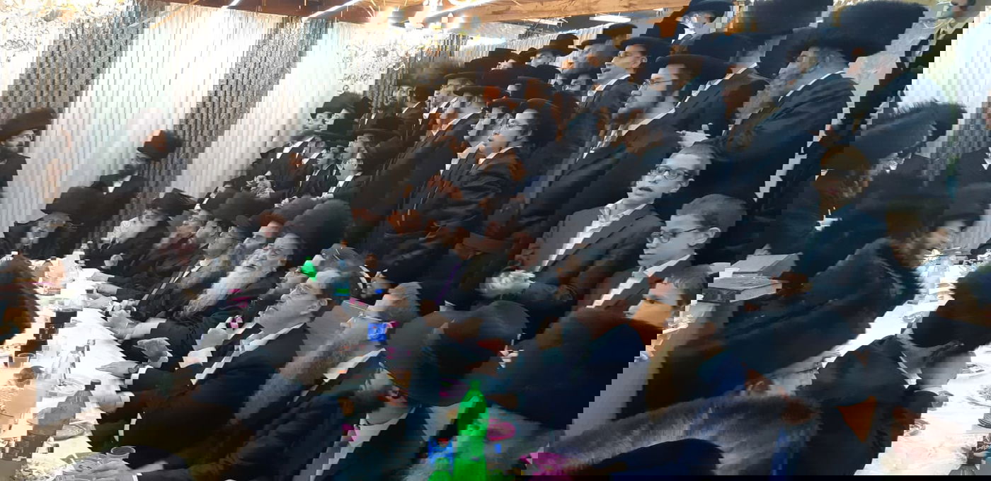 זקן אדמו"רי רוז'ין בשמחת בית השואבה