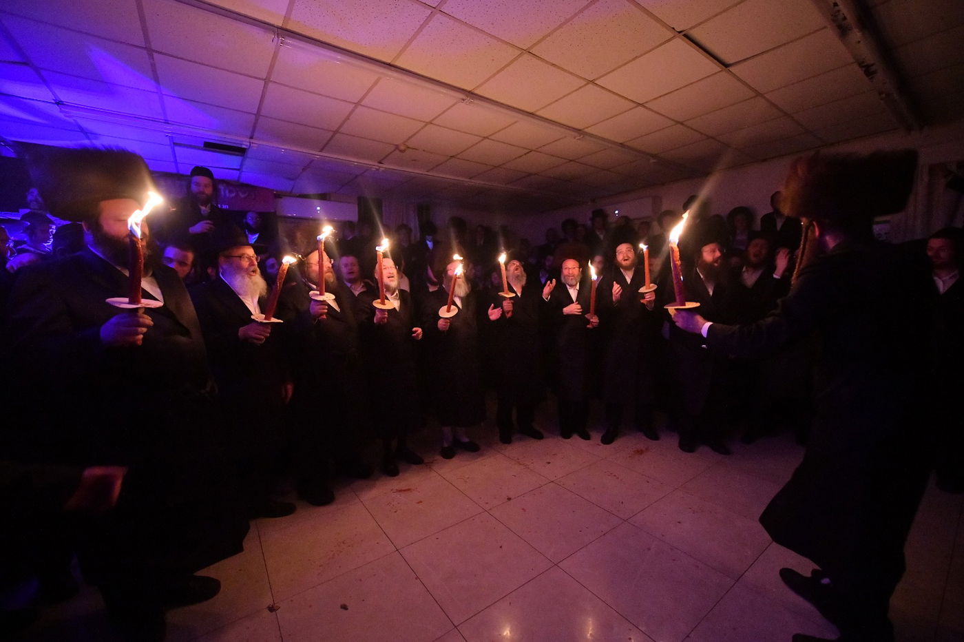 המונים בשמחת בית השואבה בישיבת 'אורייתא'