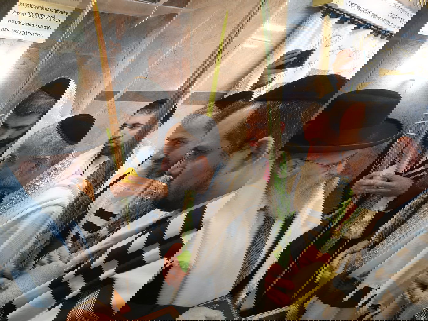 רֶֽגֶשׁ תְּשׁוּאֽות: הראשון לציון בהושענות. צפו