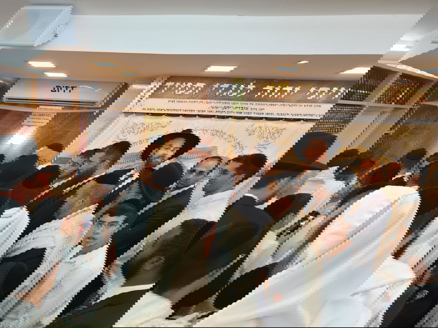 רֶֽגֶשׁ תְּשׁוּאֽות: הראשון לציון בהושענות. צפו