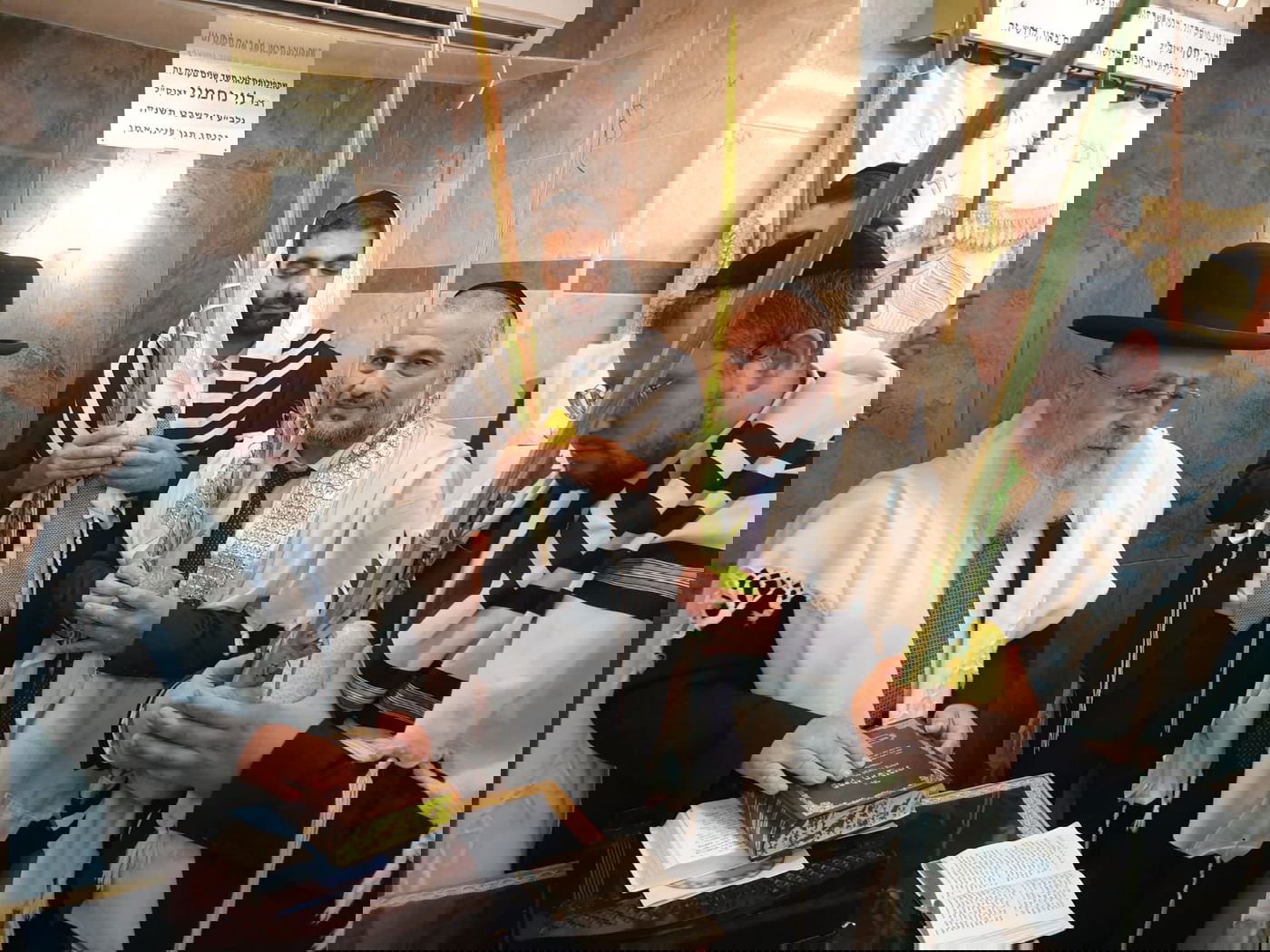 רֶֽגֶשׁ תְּשׁוּאֽות: הראשון לציון בהושענות. צפו