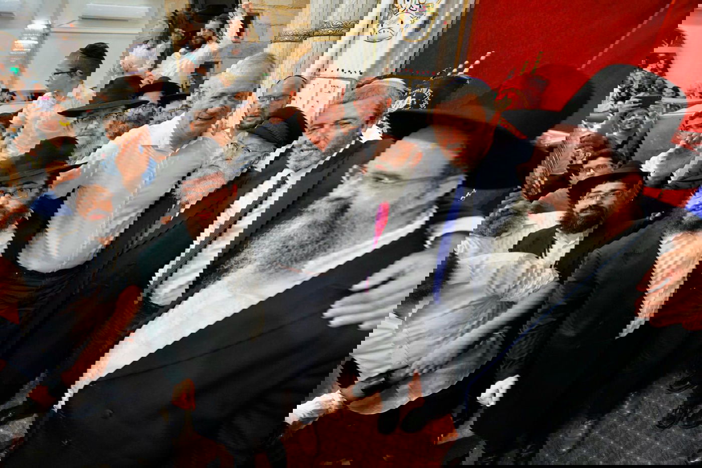 בחירות שלישיות? הפוליטיקאים התאחדו בהקפות השניות המרכזיות בכפר חב"ד