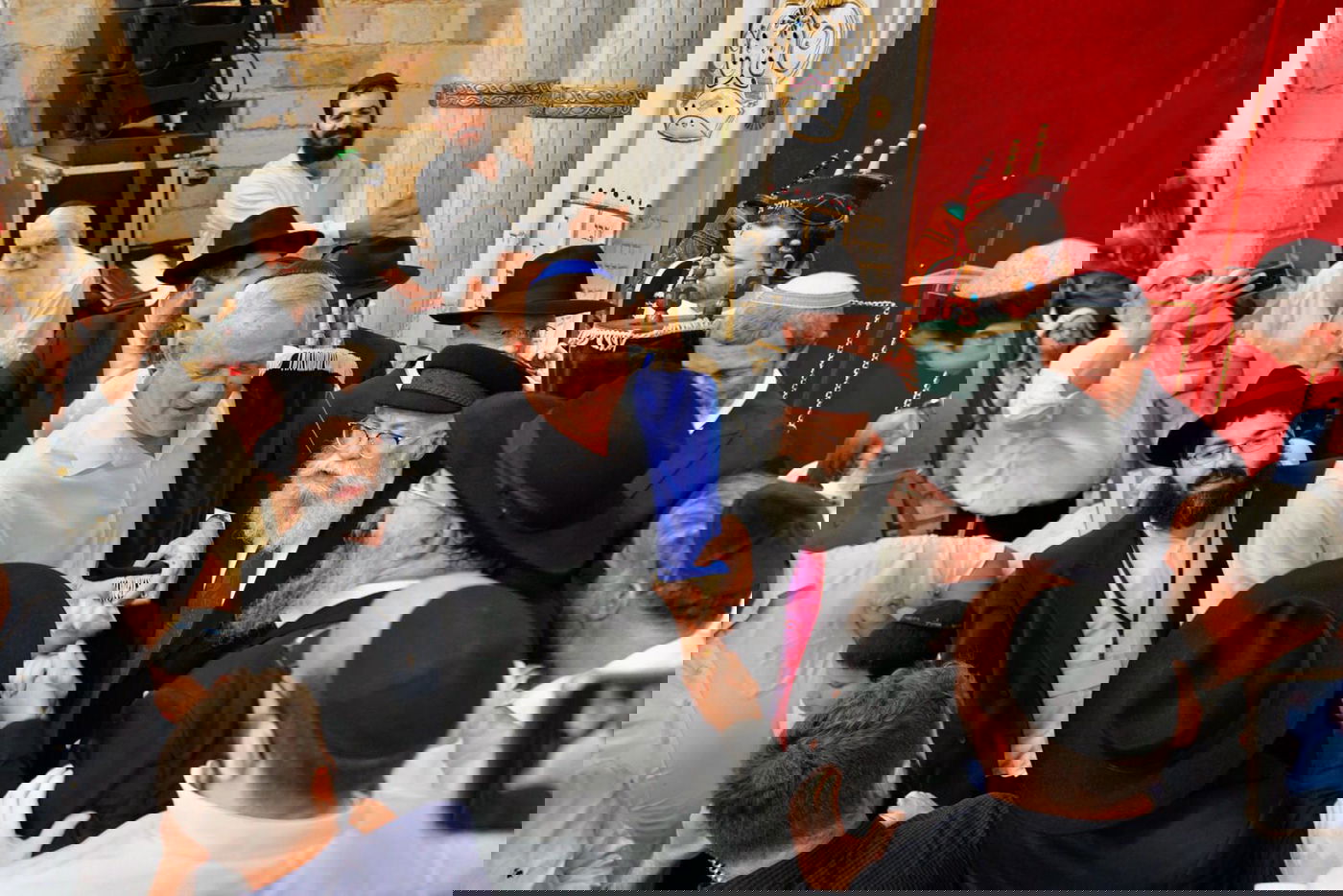 בחירות שלישיות? הפוליטיקאים התאחדו בהקפות השניות המרכזיות בכפר חב"ד