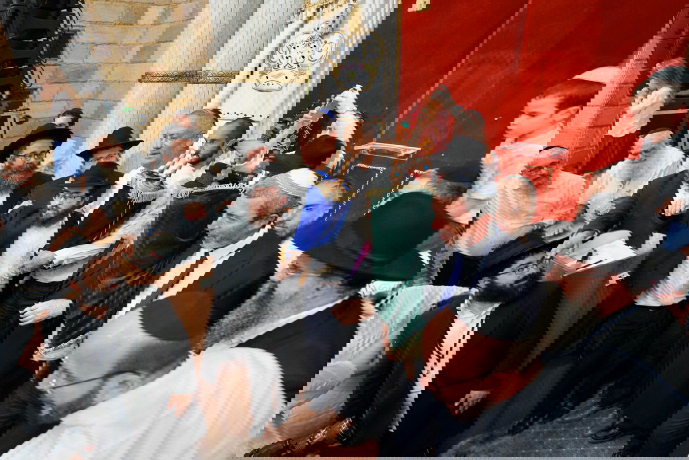 בחירות שלישיות? הפוליטיקאים התאחדו בהקפות השניות המרכזיות בכפר חב"ד