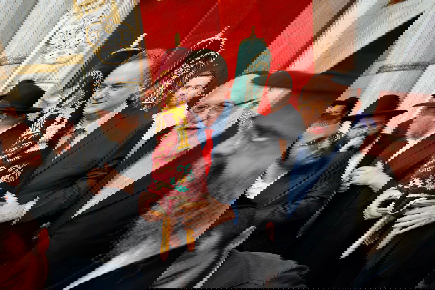 בחירות שלישיות? הפוליטיקאים התאחדו בהקפות השניות המרכזיות בכפר חב"ד