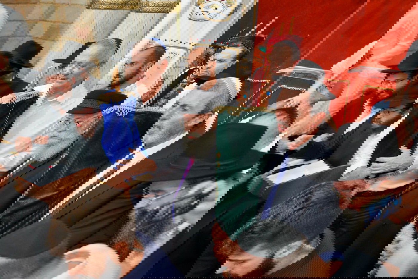 בחירות שלישיות? הפוליטיקאים התאחדו בהקפות השניות המרכזיות בכפר חב"ד