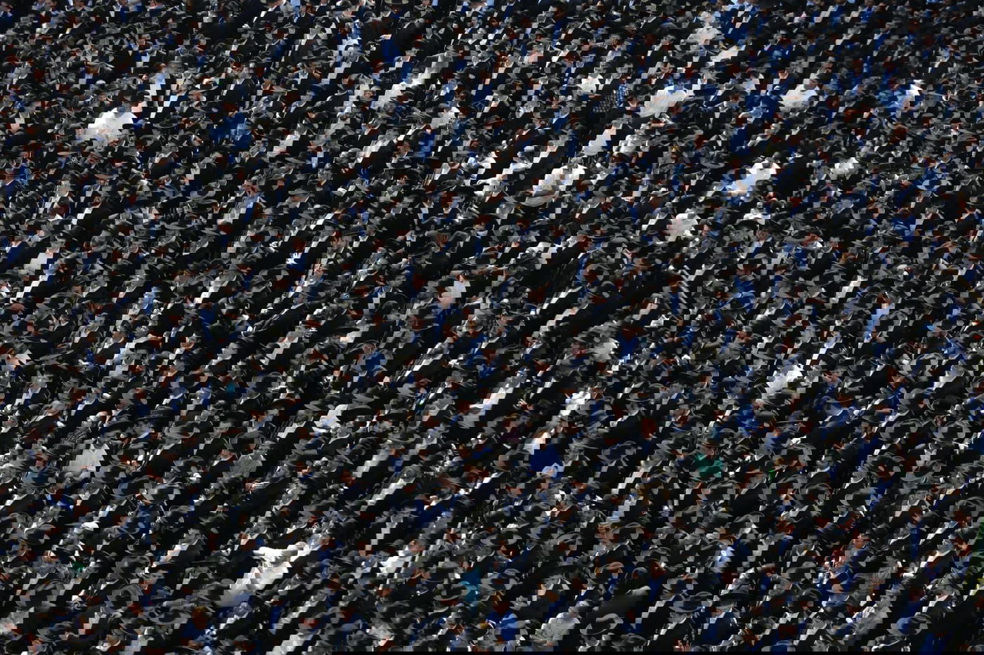 מסע הלווית הגר"נ קרליץ זצ"ל • צפו בגלריה