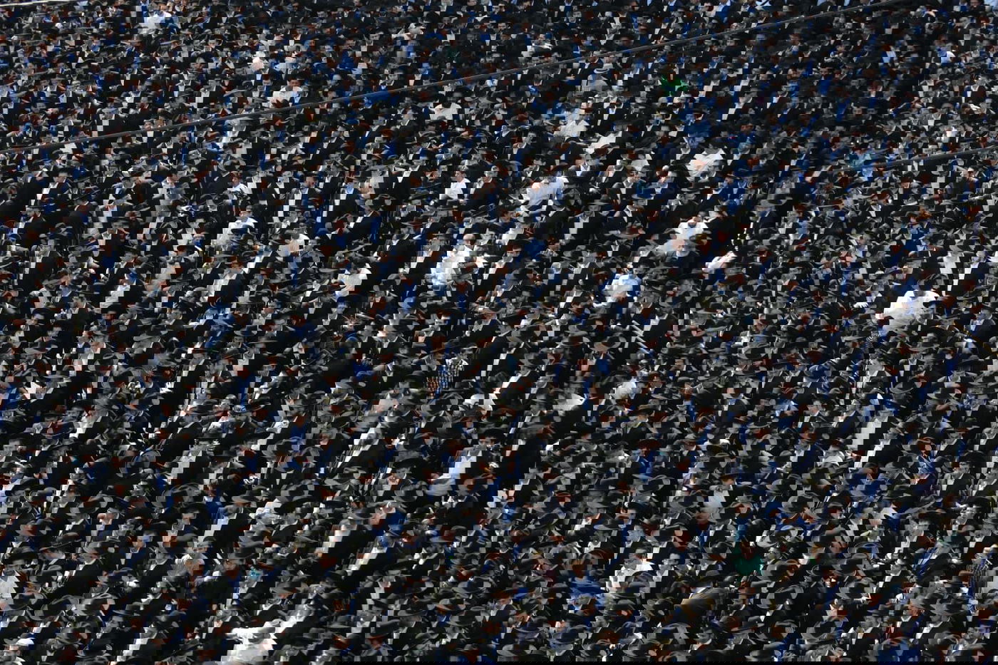 מסע הלווית הגר"נ קרליץ זצ"ל • צפו בגלריה