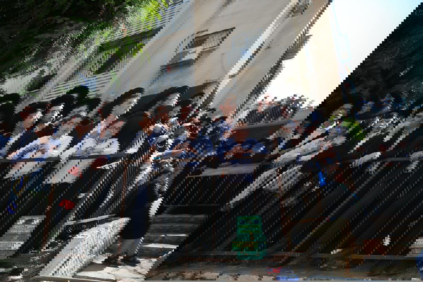 מסע הלווית הגר"נ קרליץ זצ"ל • צפו בגלריה