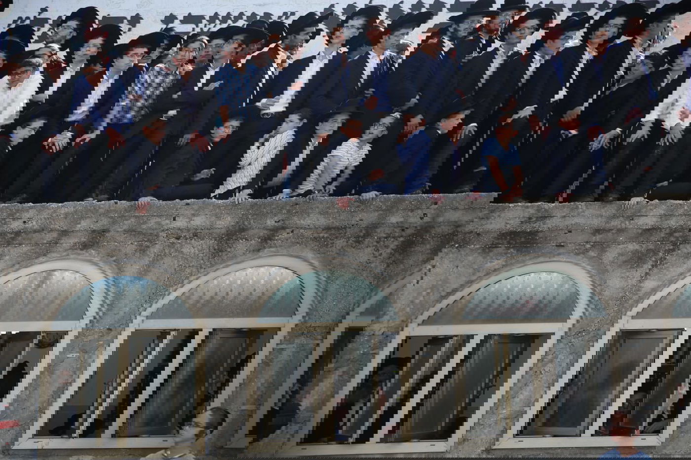 מסע הלווית הגר"נ קרליץ זצ"ל • צפו בגלריה