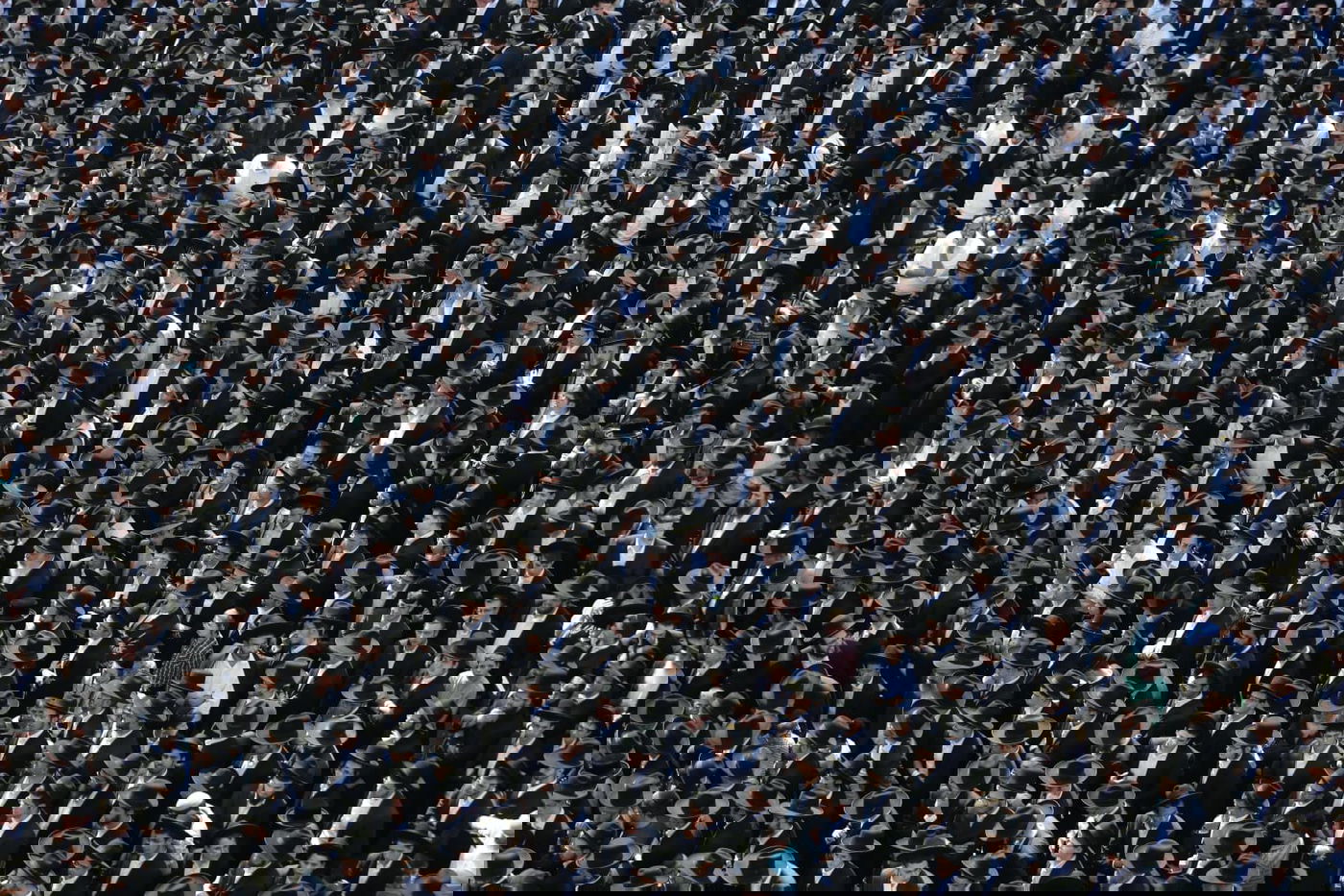 מסע הלווית הגר"נ קרליץ זצ"ל • צפו בגלריה