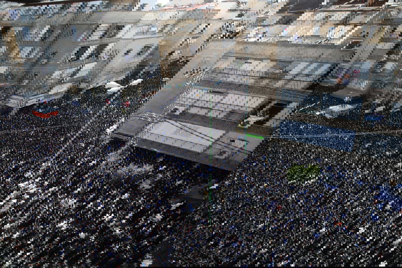 מסע הלווית הגר"נ קרליץ זצ"ל • צפו בגלריה