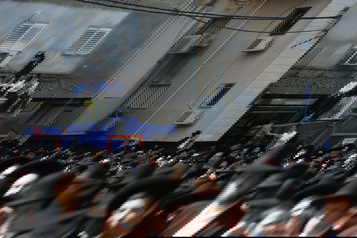 מסע הלווית הגר"נ קרליץ זצ"ל • צפו בגלריה