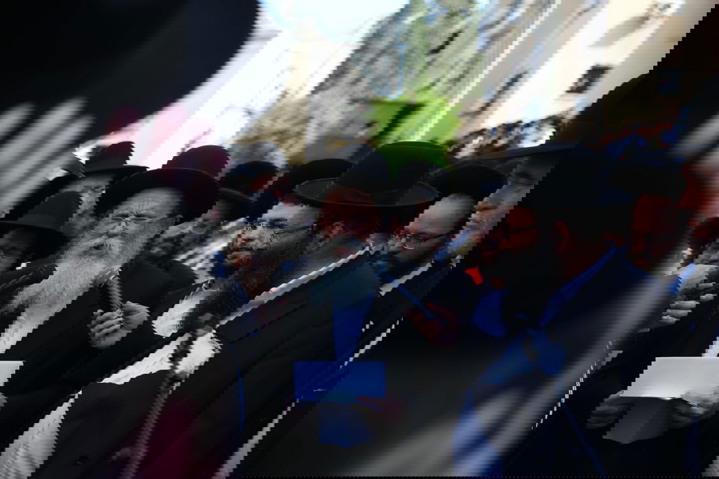 מסע הלווית הגר"נ קרליץ זצ"ל • צפו בגלריה