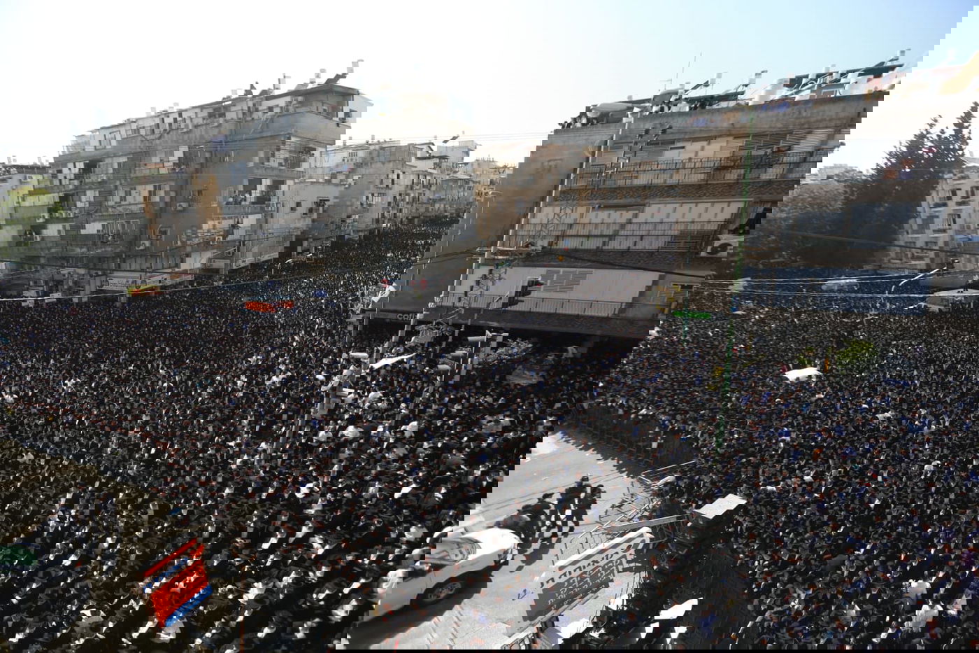 מסע הלווית הגר"נ קרליץ זצ"ל • צפו בגלריה