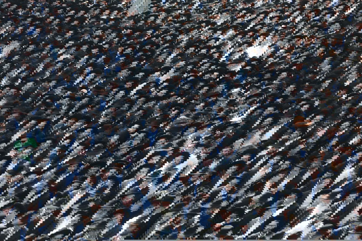 מסע הלווית הגר"נ קרליץ זצ"ל • צפו בגלריה