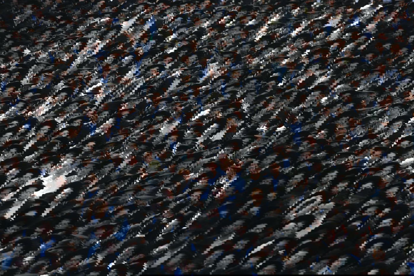 מסע הלווית הגר"נ קרליץ זצ"ל • צפו בגלריה