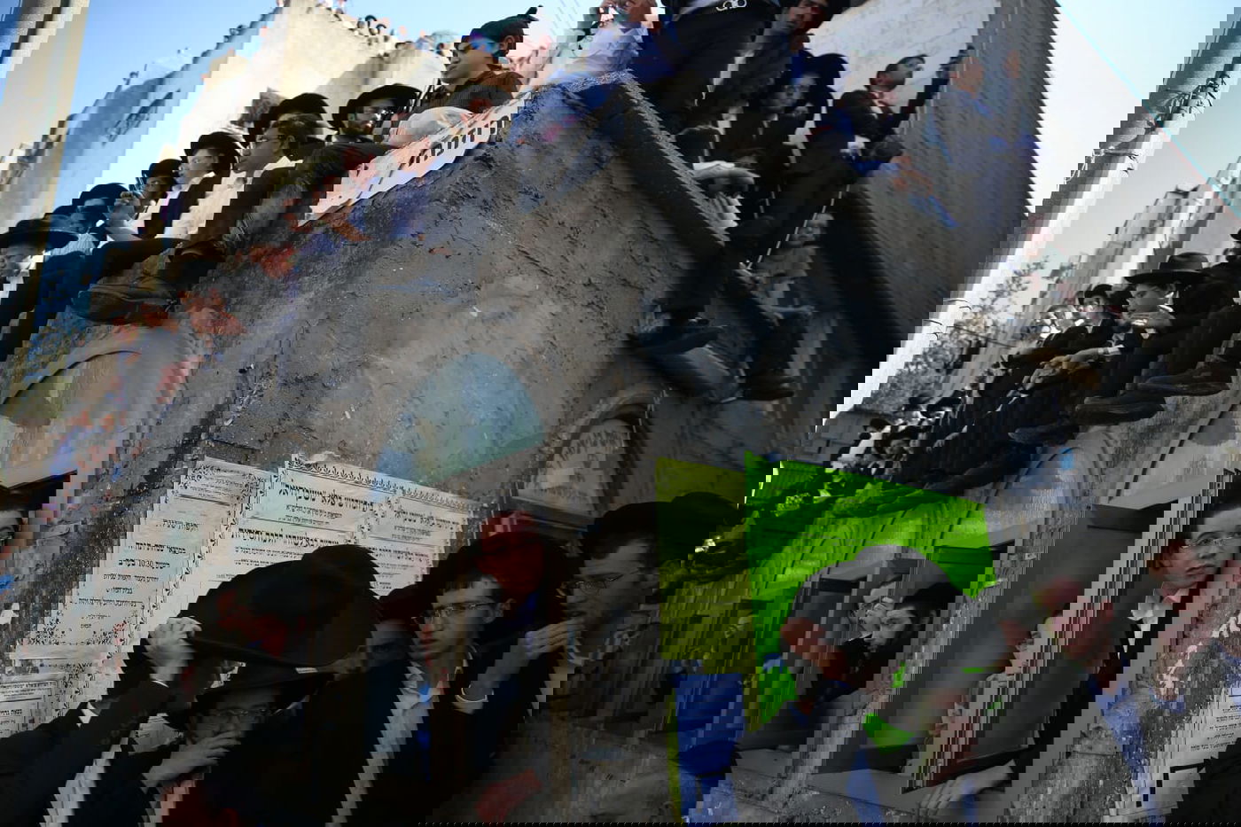 מסע הלווית הגר"נ קרליץ זצ"ל • צפו בגלריה