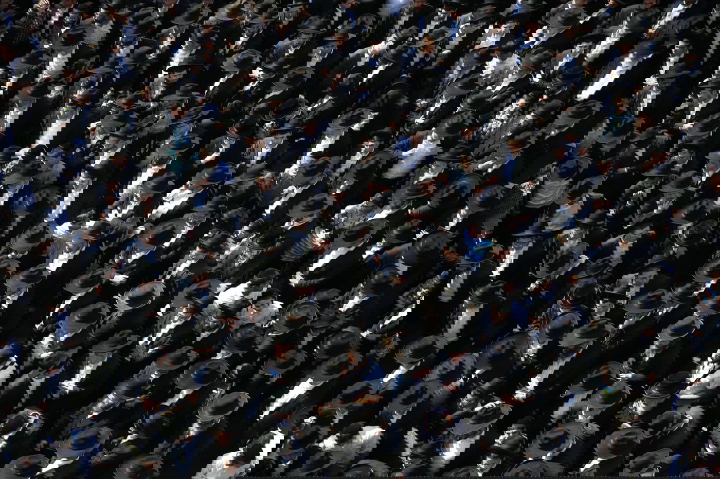 מסע הלווית הגר"נ קרליץ זצ"ל • צפו בגלריה