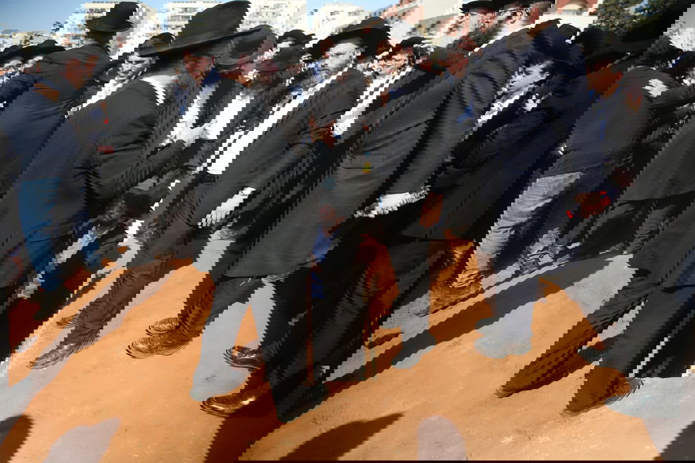 מסע הלווית הגר"נ קרליץ זצ"ל • צפו בגלריה