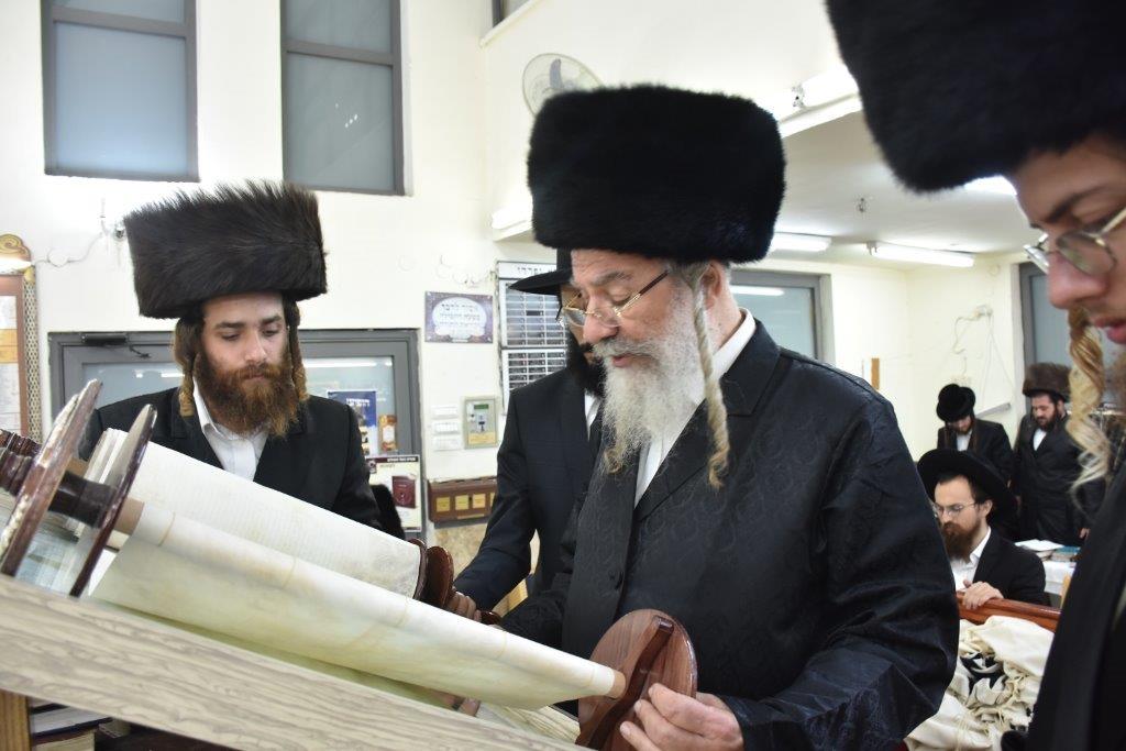 'הושענא רבה' והקפות שניות בחצר אשלג