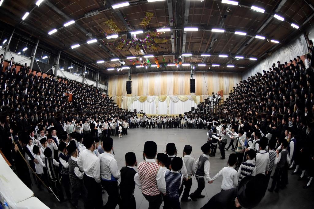 כך חגגו את חגי תשרי בחצר הקודש ויז'ניץ