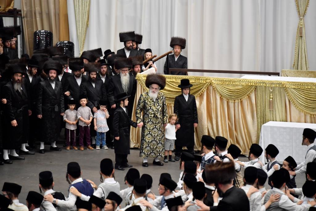 כך חגגו את חגי תשרי בחצר הקודש ויז'ניץ