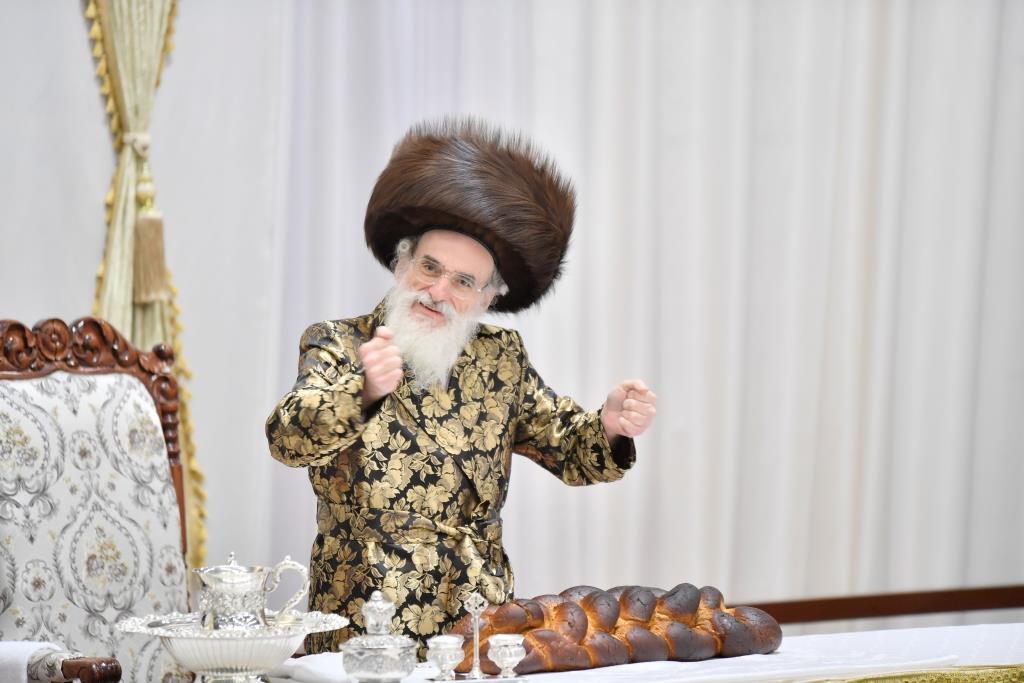 כך חגגו את חגי תשרי בחצר הקודש ויז'ניץ