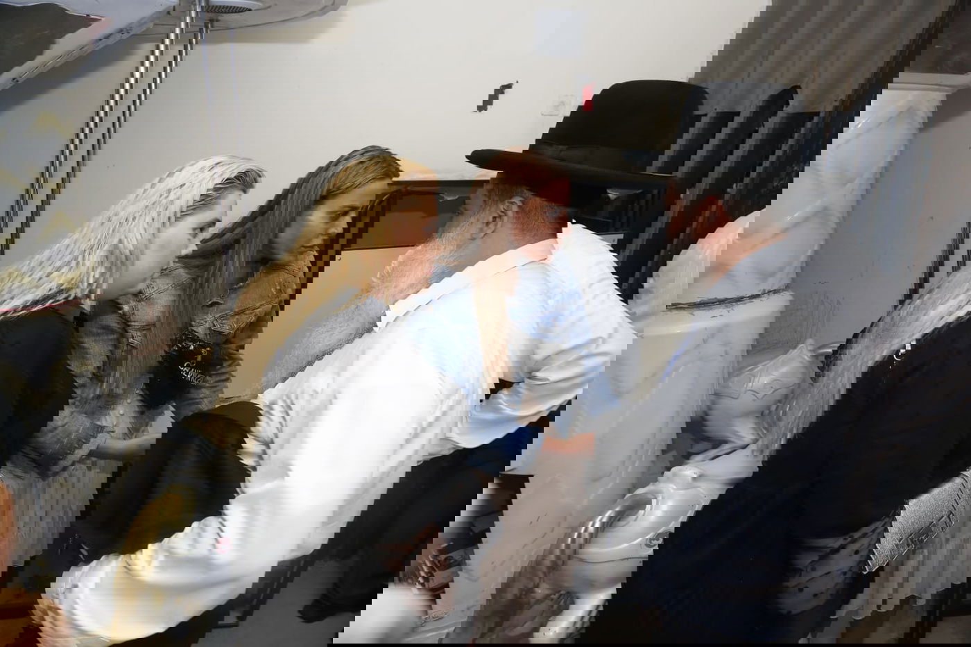 הזמרת שהתגיירה נסרין-ברכה קדרי התברכה מהרב יגאל כהן • תיעוד